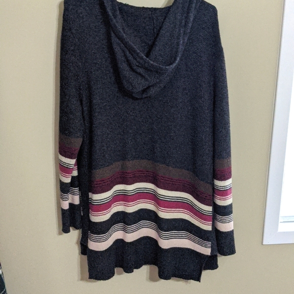 Plus size hooded cardigan with stripes - Picture 3 of 4